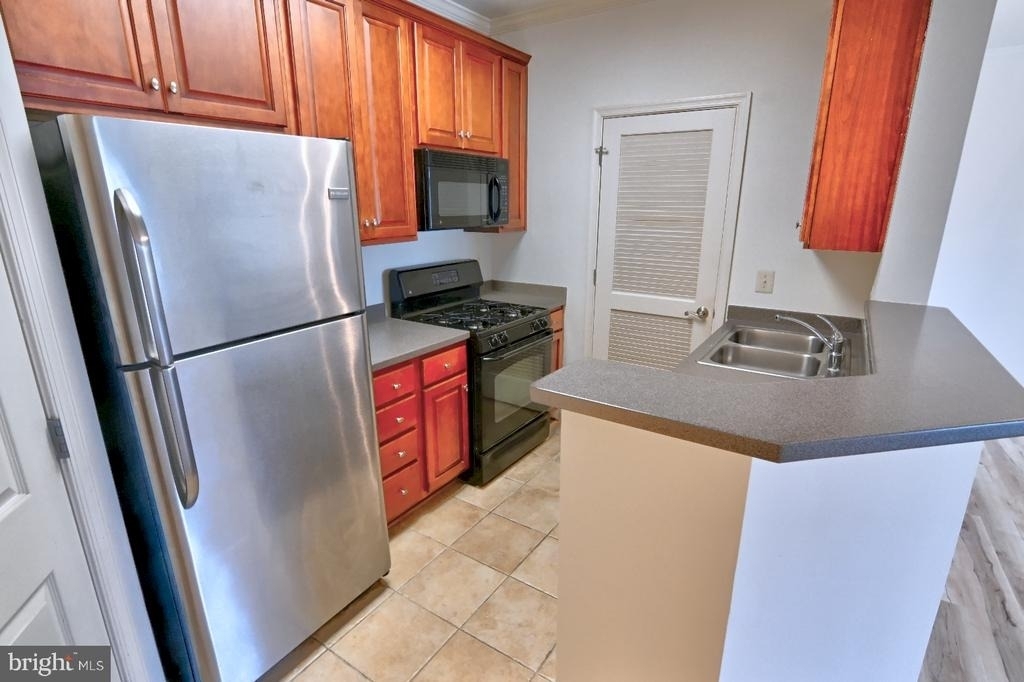21216 Mcfadden Square - Photo 8