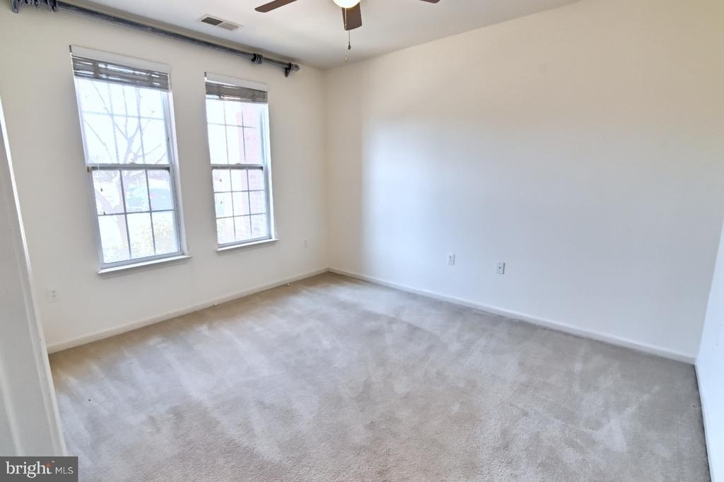21216 Mcfadden Square - Photo 31