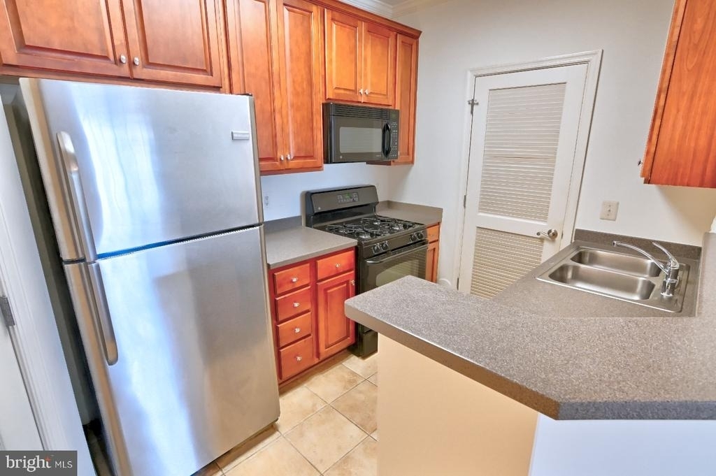 21216 Mcfadden Square - Photo 42
