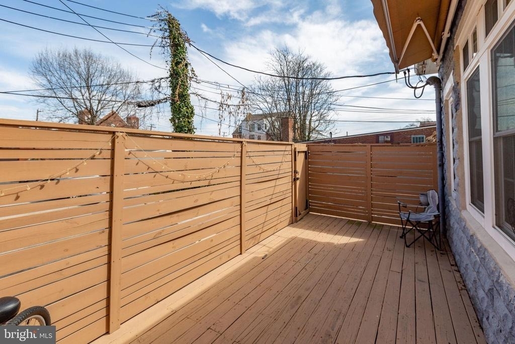 809 Caroline Street - Photo 1