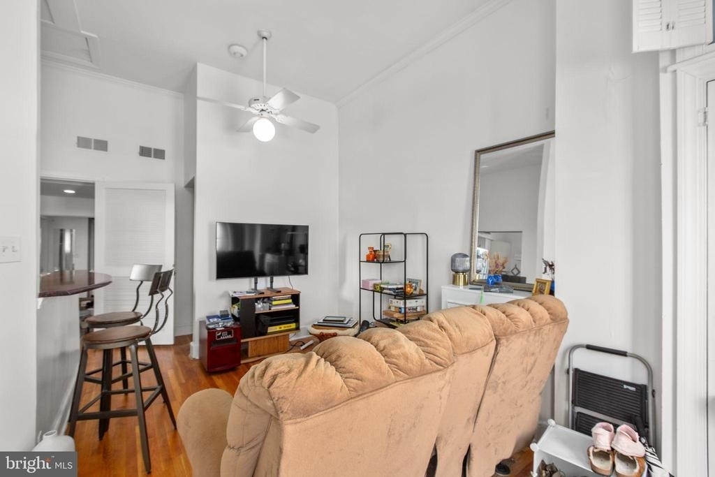 809 Caroline Street - Photo 3