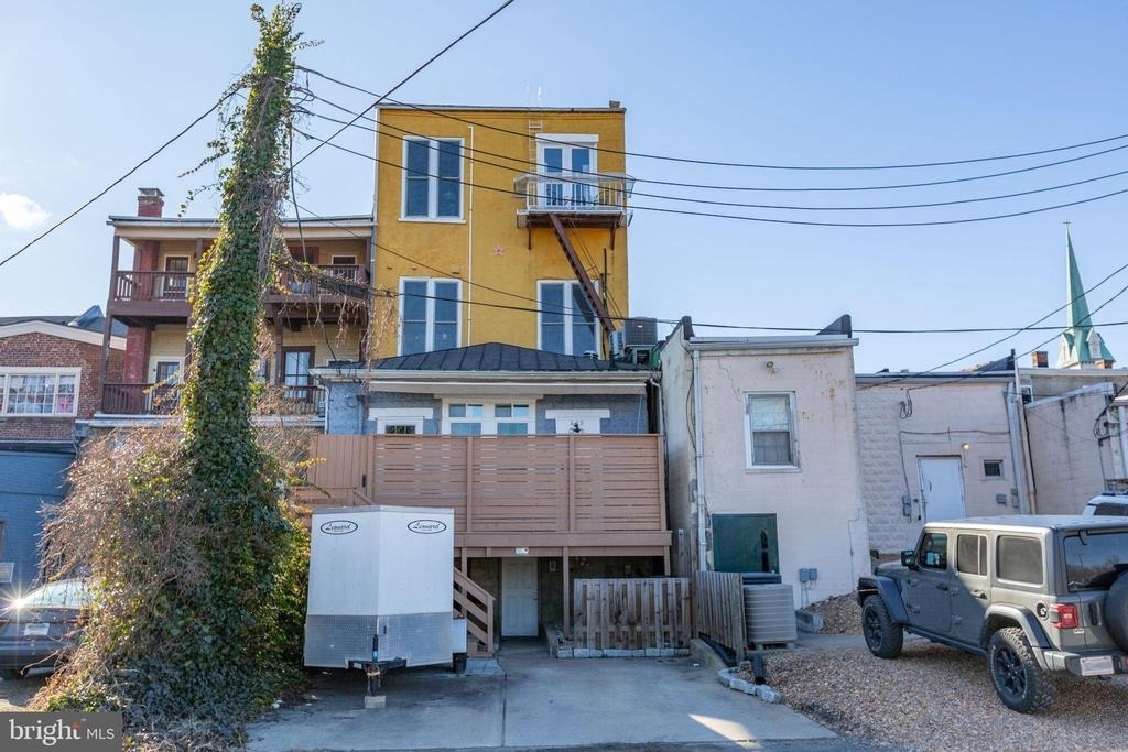 809 Caroline Street - Photo 2