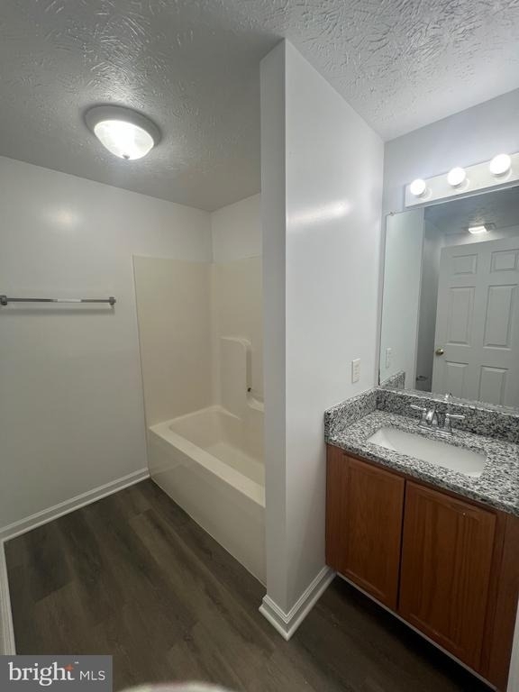 637 East Spencer Street - Photo 5