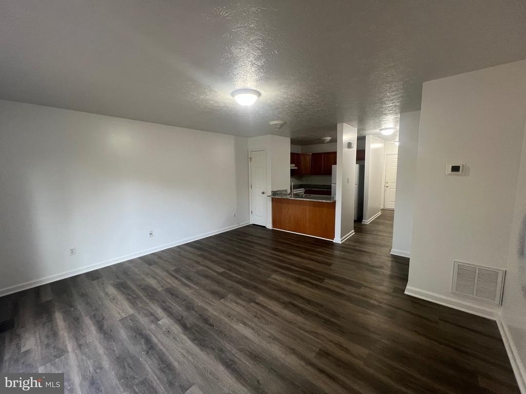 637 East Spencer Street - Photo 7