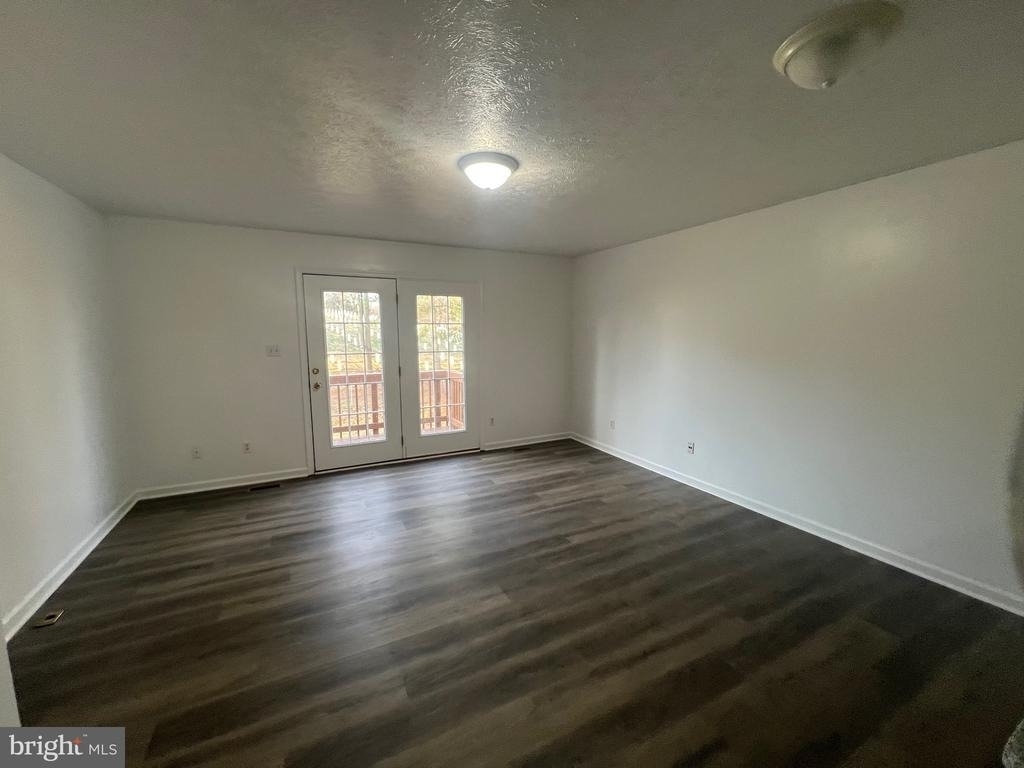 637 East Spencer Street - Photo 8