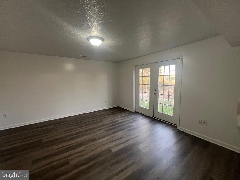 637 East Spencer Street - Photo 4