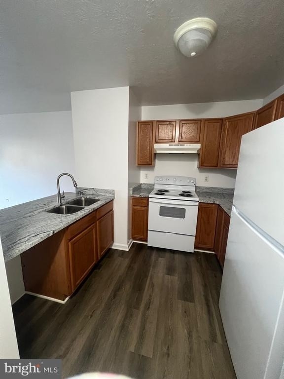 637 East Spencer Street - Photo 9