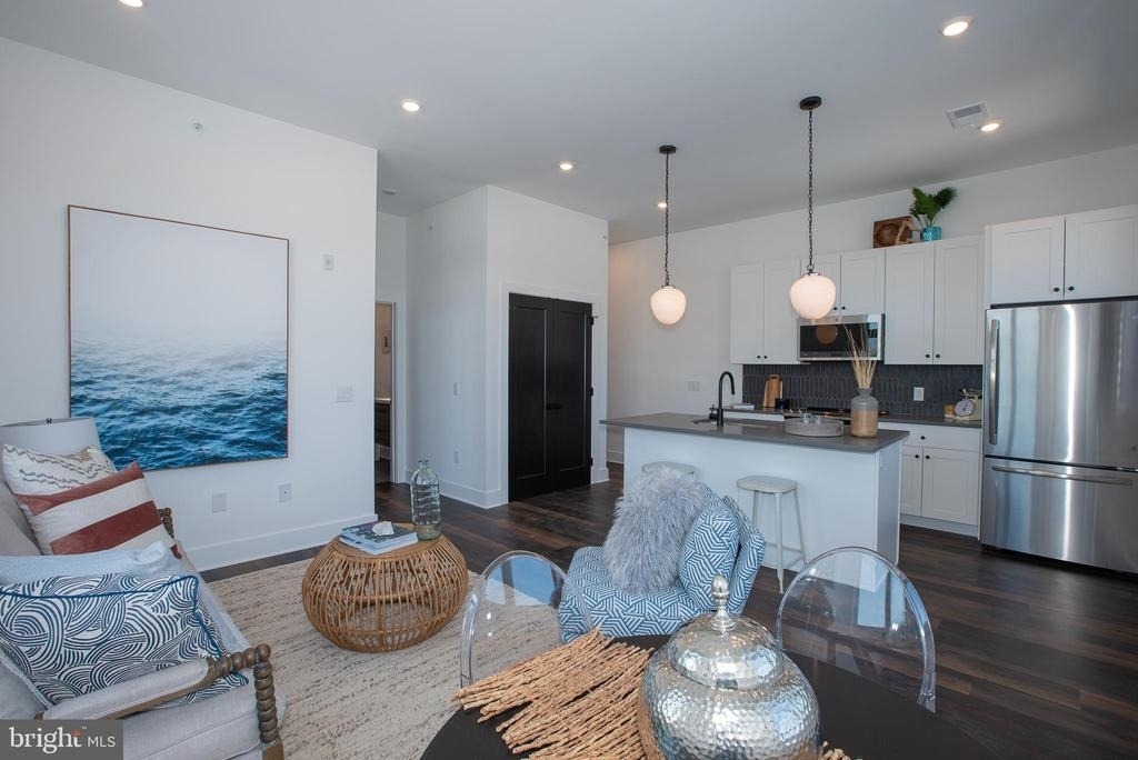 2940 W Thompson Street - Photo 0