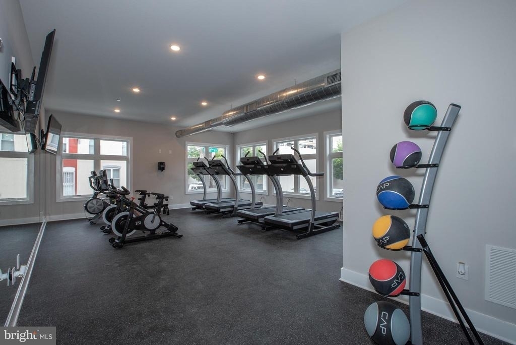 2940 W Thompson Street - Photo 4