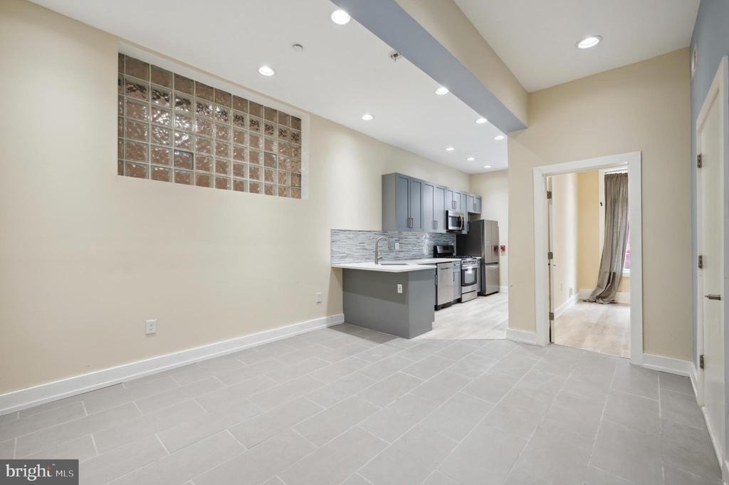 2024 E Fletcher Street - Photo 9