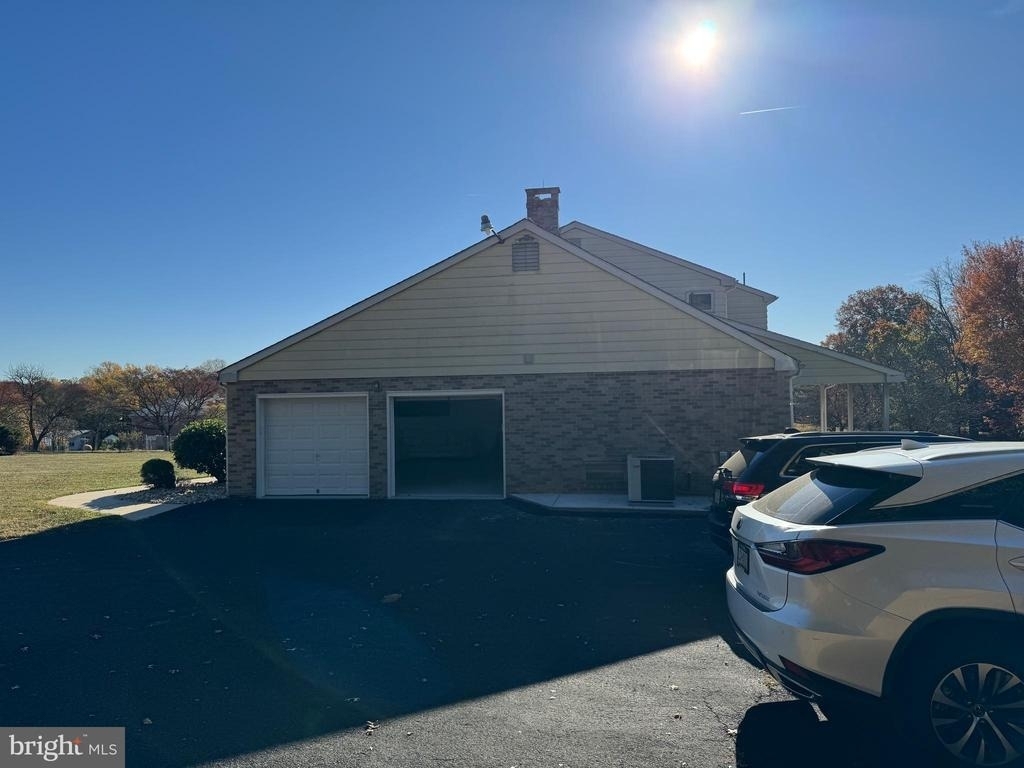 1305 Hawthorne Lane - Photo 2