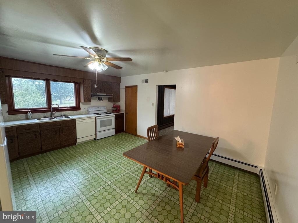 1305 Hawthorne Lane - Photo 3