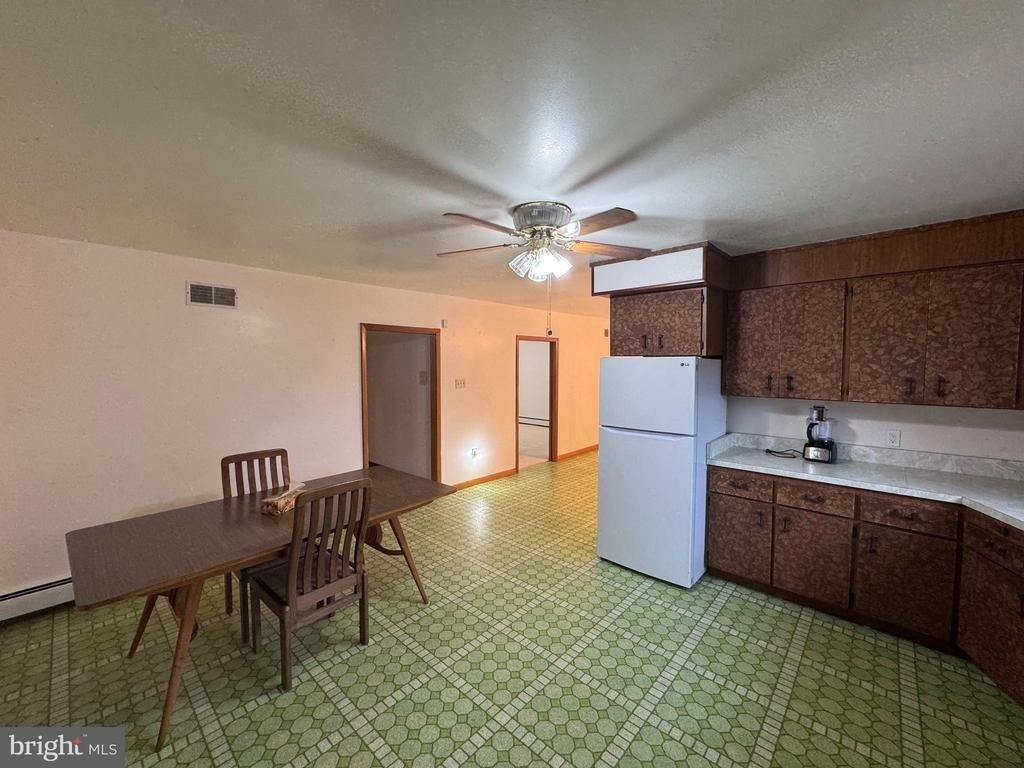 1305 Hawthorne Lane - Photo 4