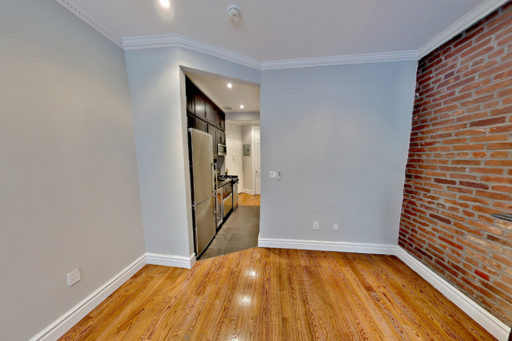 Bedford Street - Photo 1