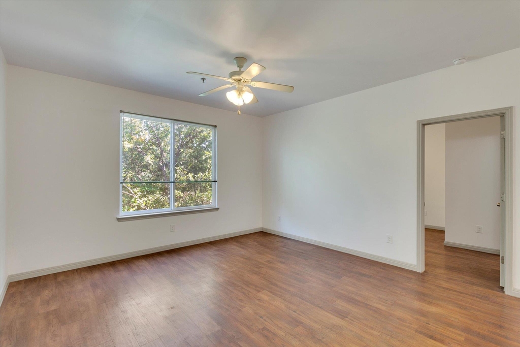 1011 N Lbj Dr - Photo 3