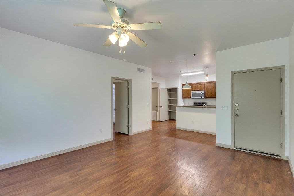 1011 N Lbj Dr - Photo 4