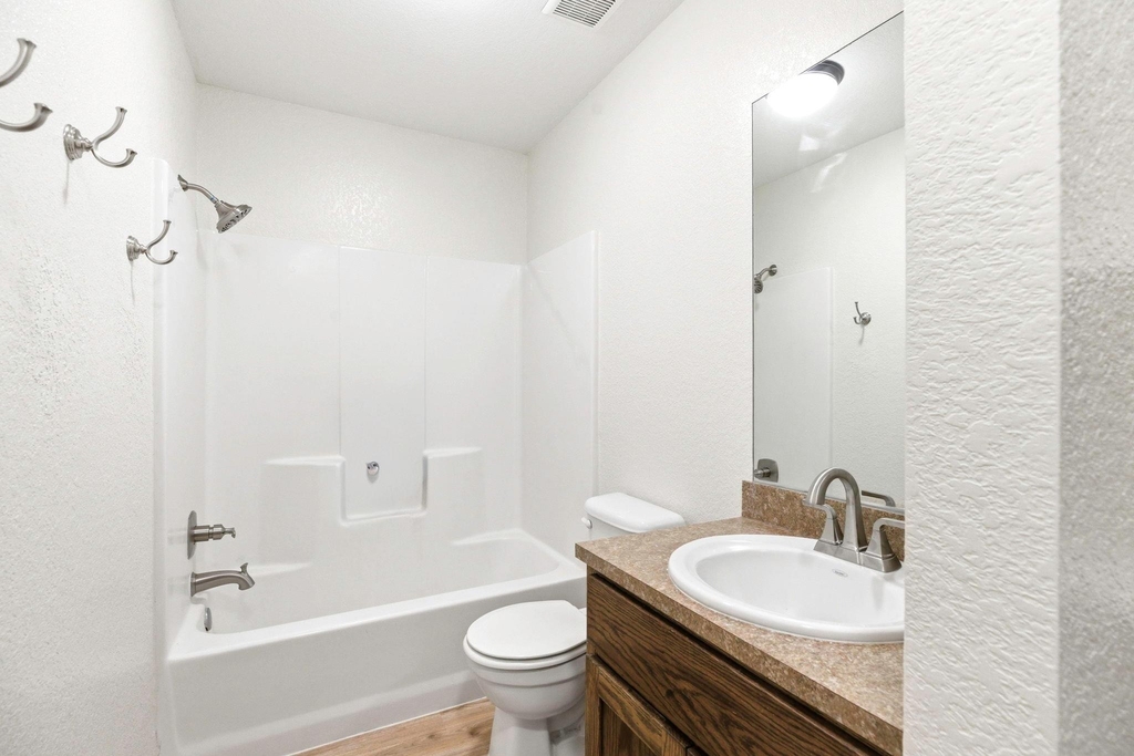 823 N Commerce St - Photo 23