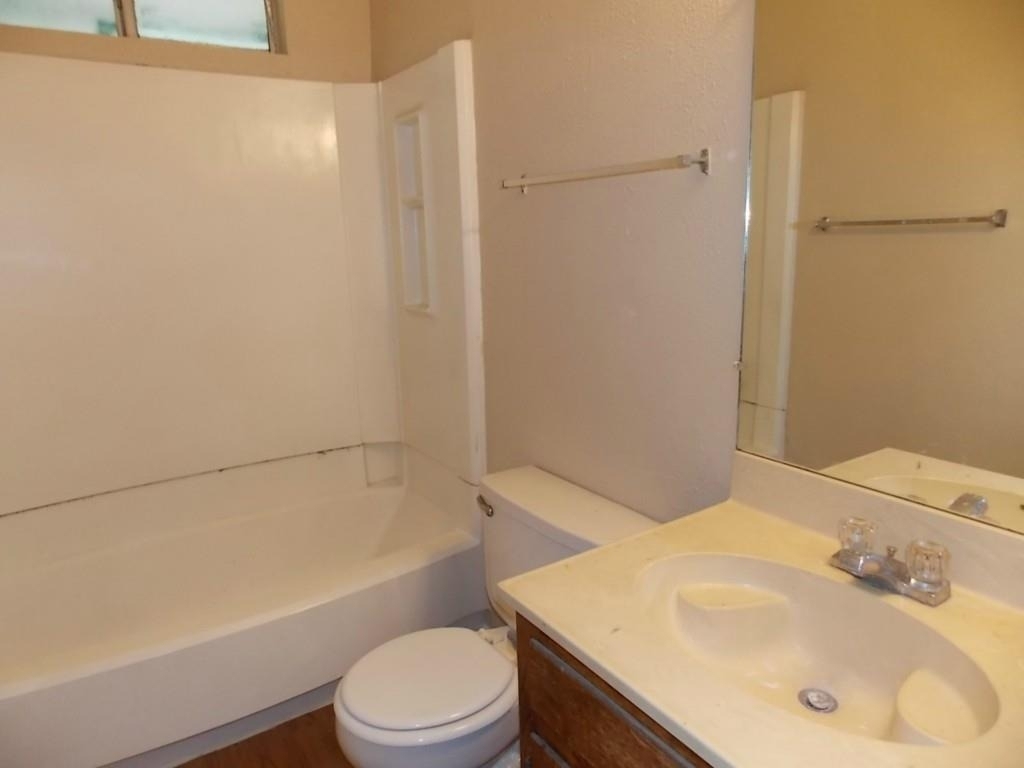8104 Dunn St - Photo 4