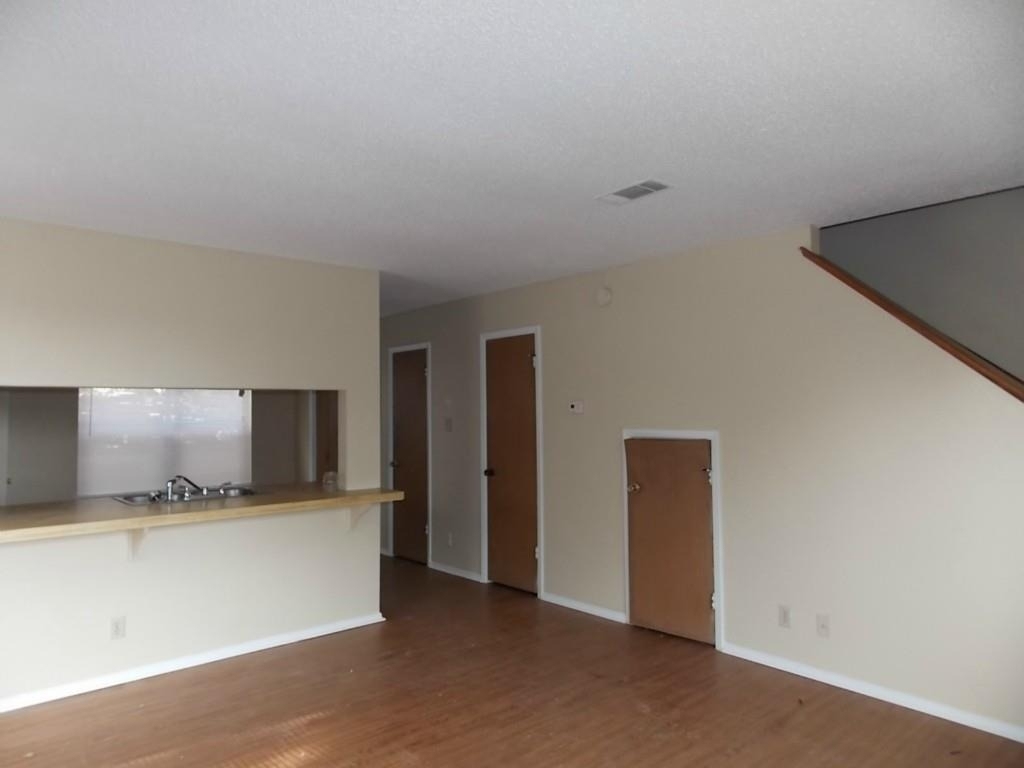 8104 Dunn St - Photo 3
