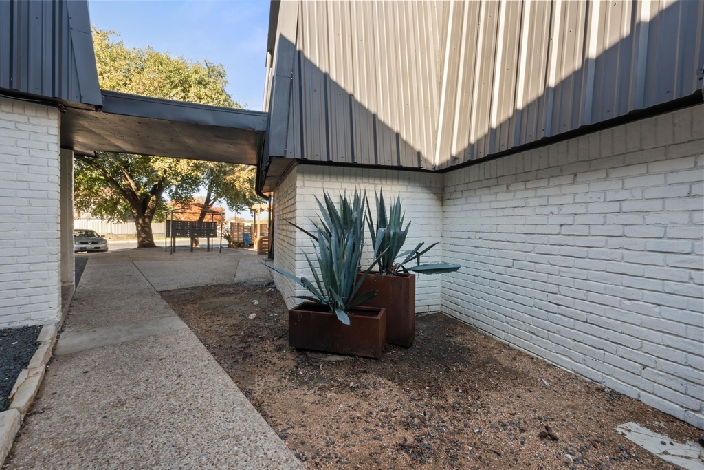 1720 Wooten Park Dr - Photo 5
