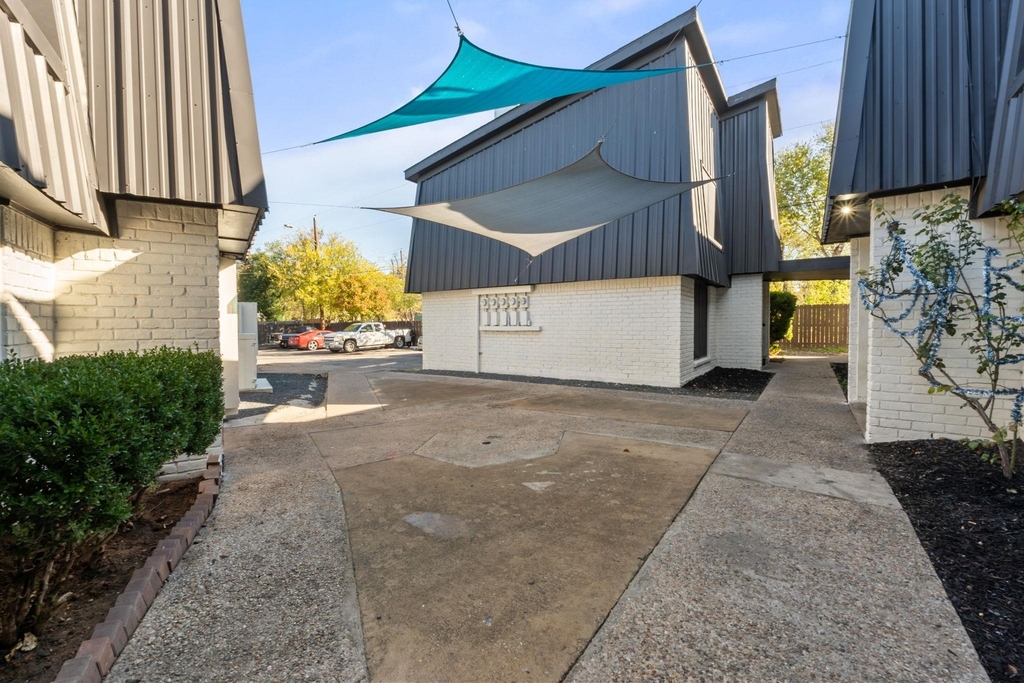 1720 Wooten Park Dr - Photo 1