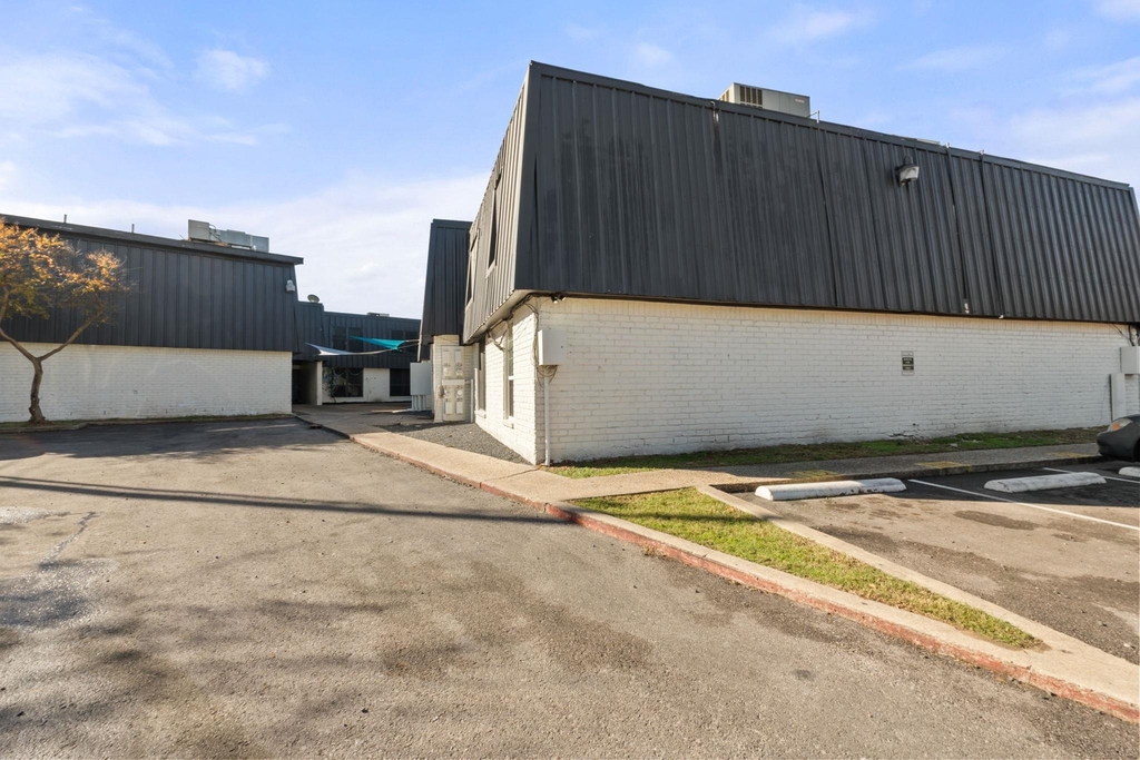 1720 Wooten Park Dr - Photo 8