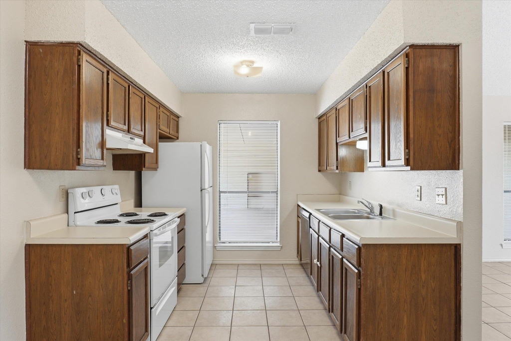 405 Whitetail Dr - Photo 8