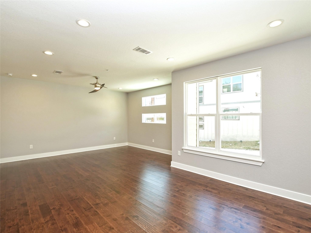 1130 Lott Ave - Photo 7