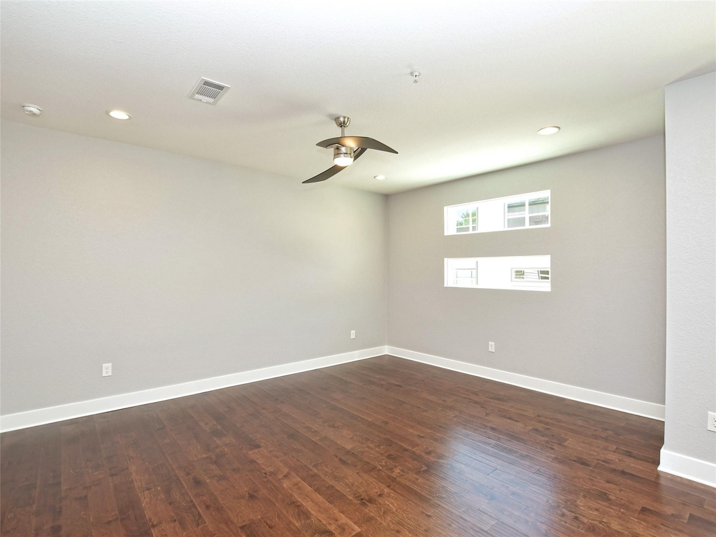 1130 Lott Ave - Photo 4