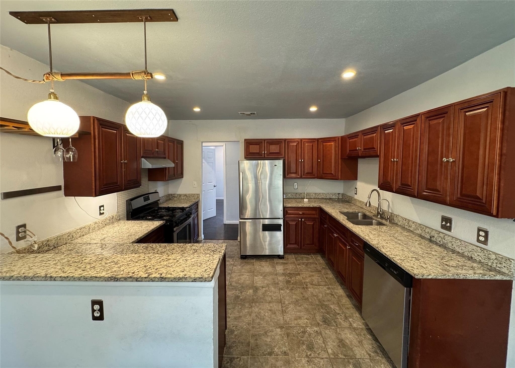 1402 Mardell St - Photo 1