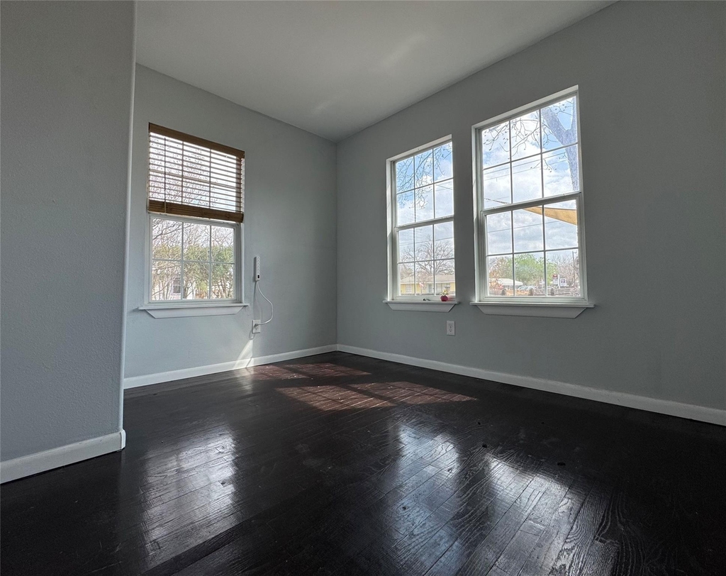 1402 Mardell St - Photo 10