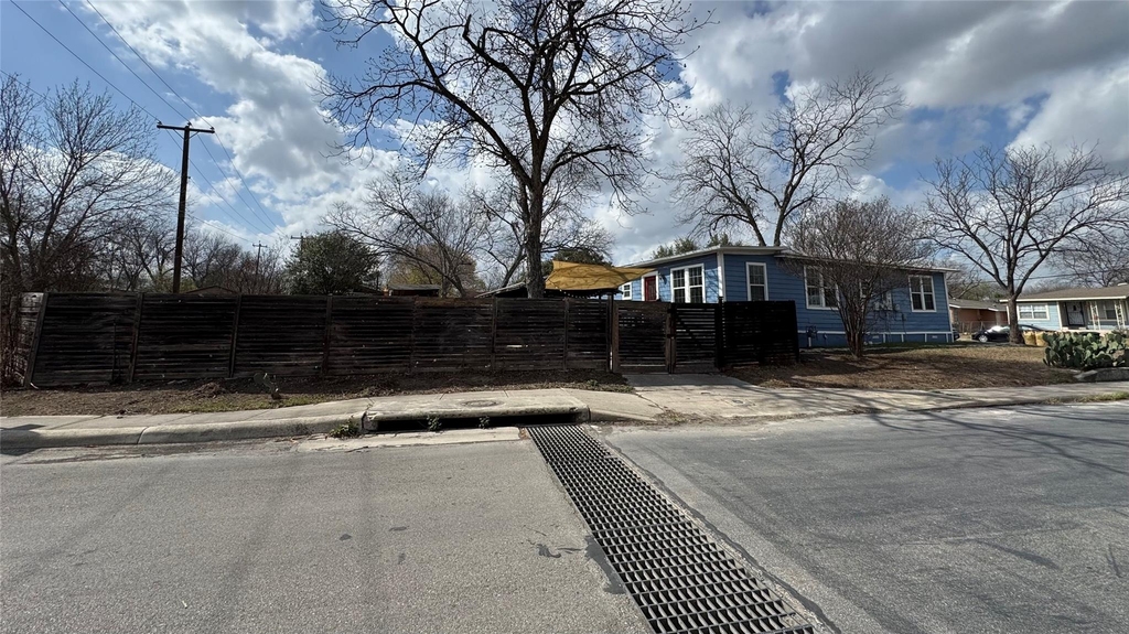 1402 Mardell St - Photo 21