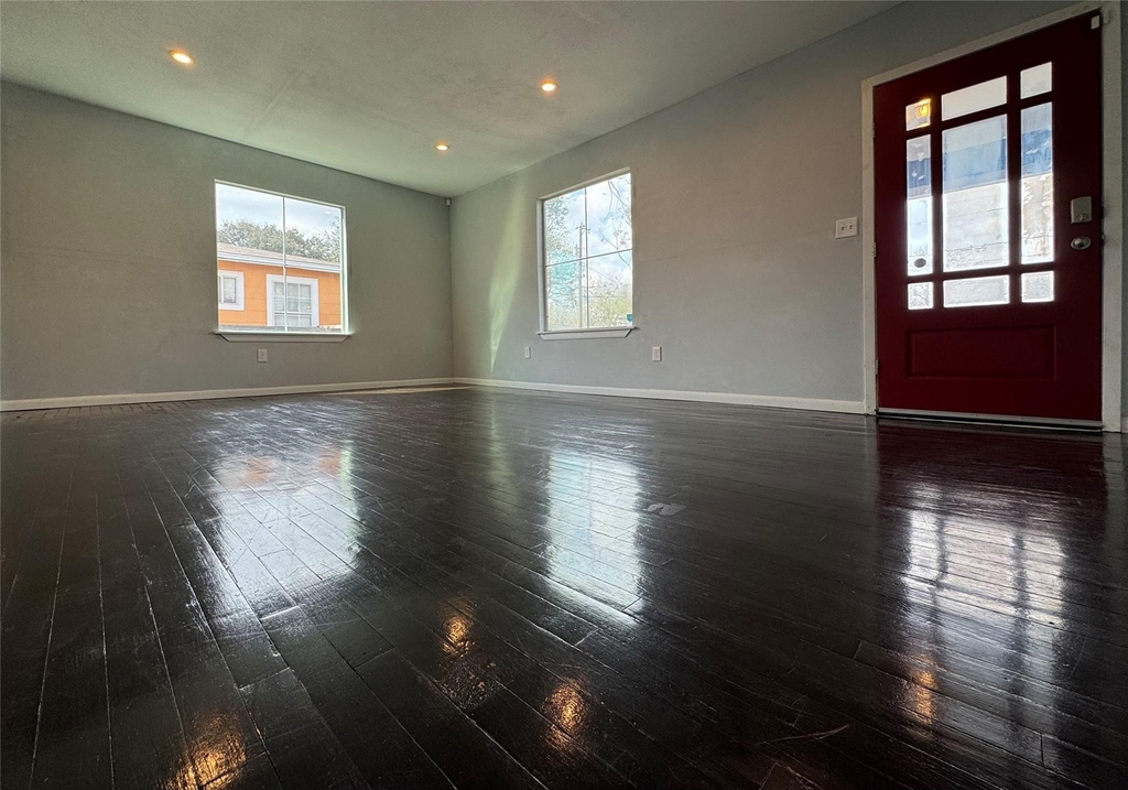 1402 Mardell St - Photo 5