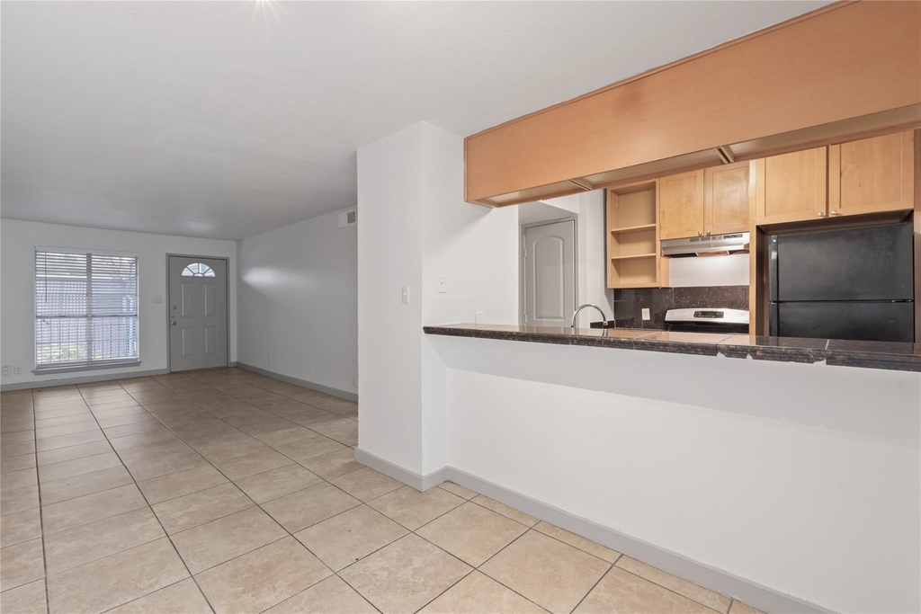 1301 W Ben White Blvd - Photo 0