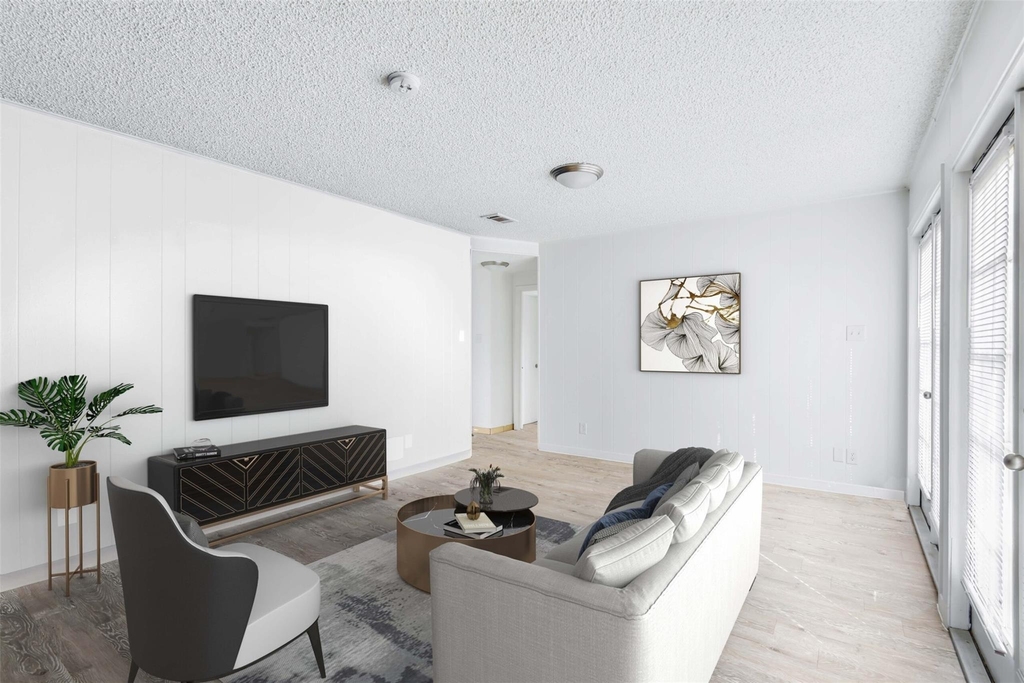 1302 W 24th St - Photo 2