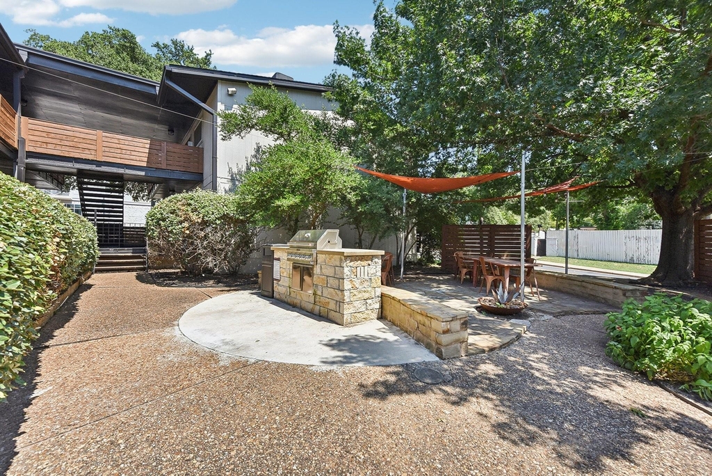 1302 W 24th St - Photo 13