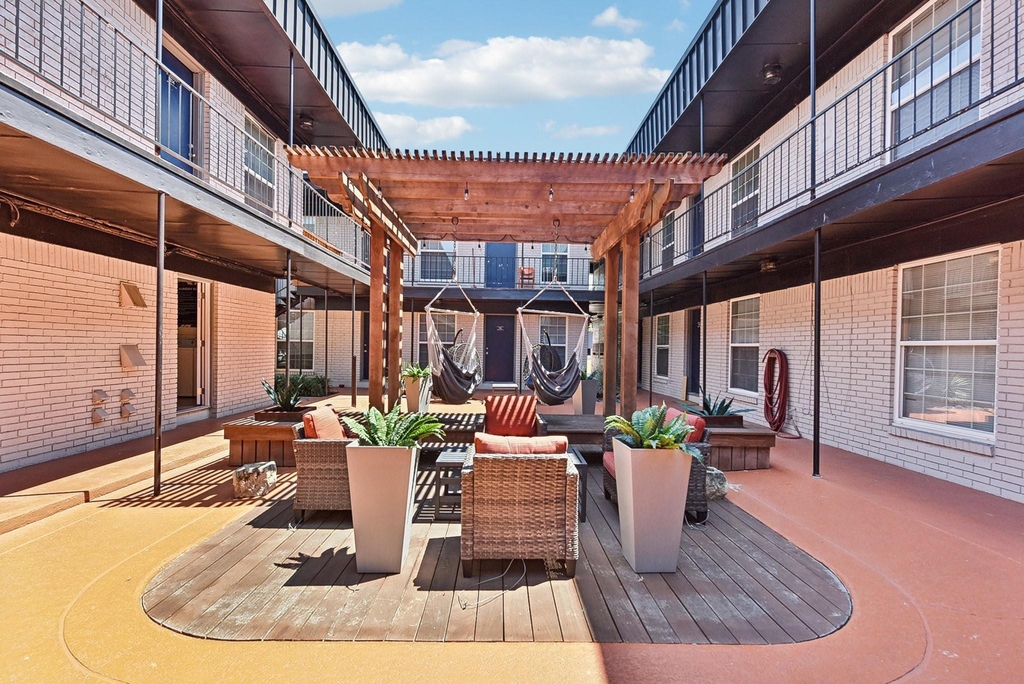 1302 W 24th St - Photo 10