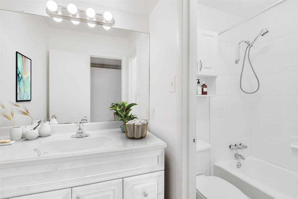 1302 W 24th St - Photo 6