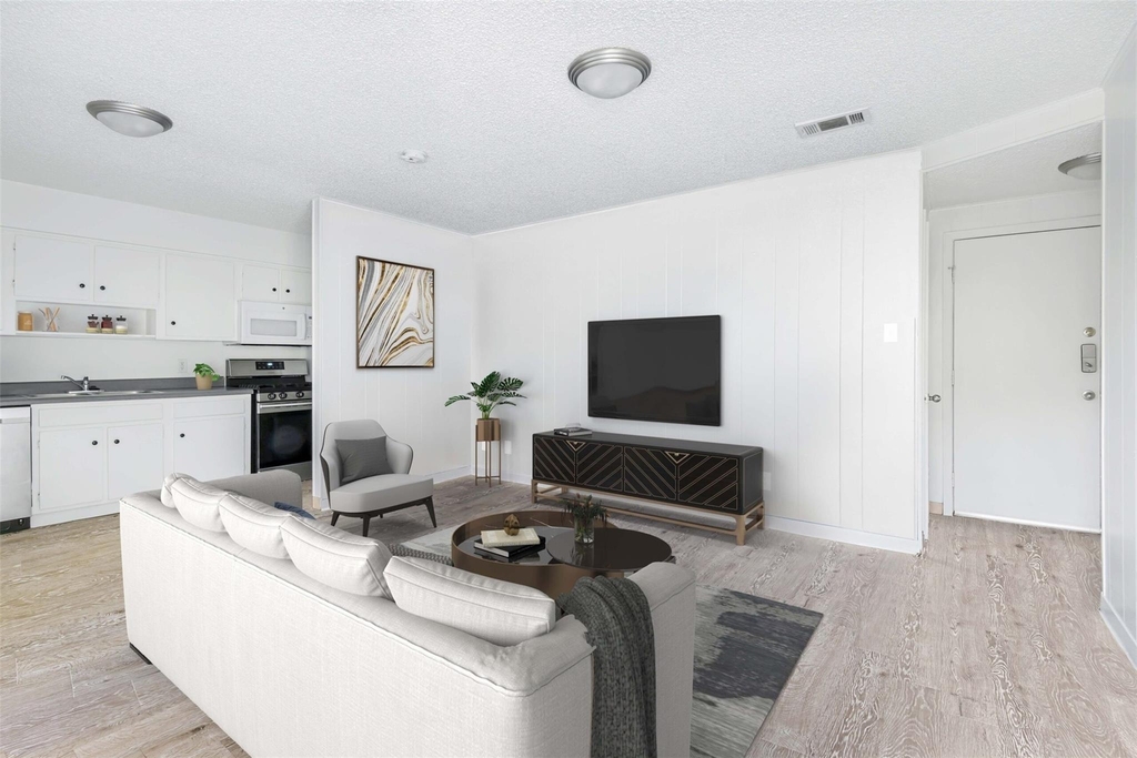 1302 W 24th St - Photo 1