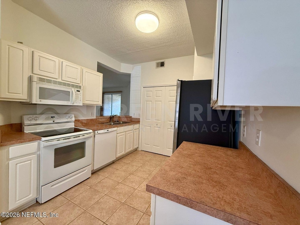 204 Augusta Circle - Photo 9