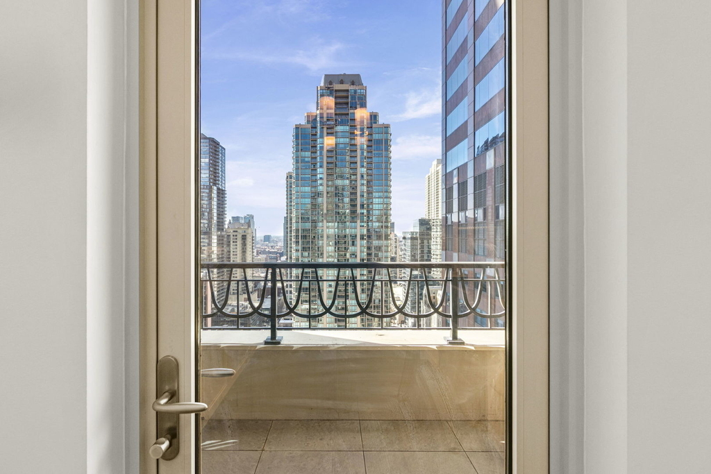 118 E Erie Street - Photo 9