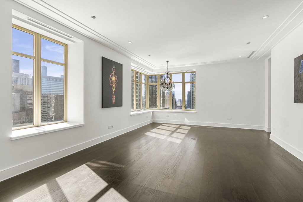 118 E Erie Street - Photo 2
