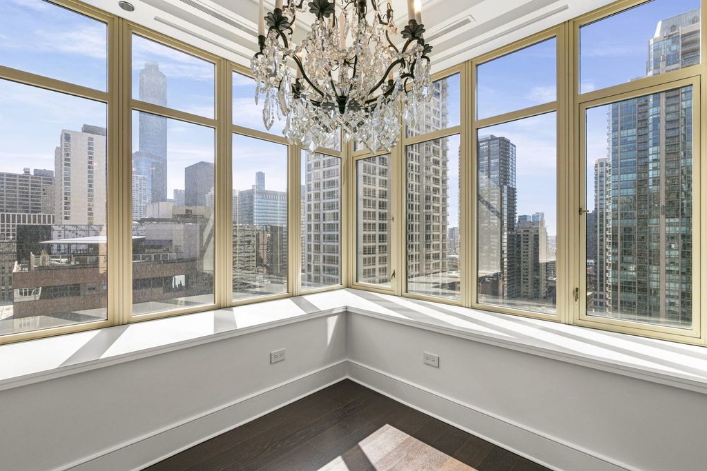 118 E Erie Street - Photo 3