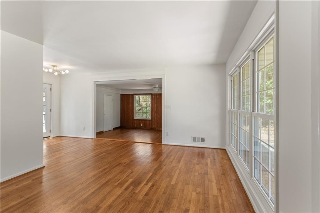 2866 Highland Drive Se - Photo 2