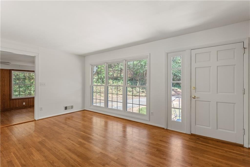 2866 Highland Drive Se - Photo 3