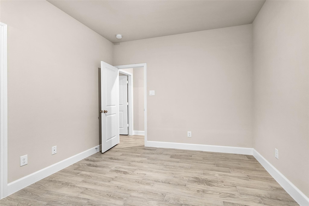 496 Golden Street - Photo 15