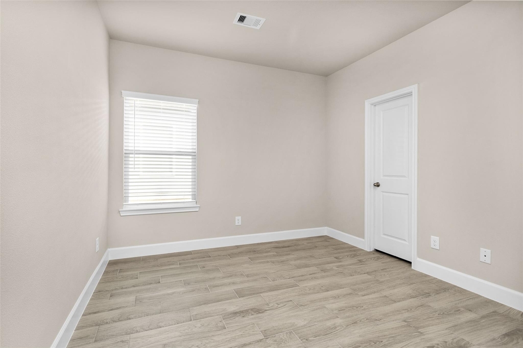 496 Golden Street - Photo 16