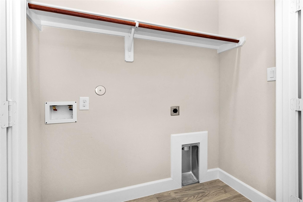 496 Golden Street - Photo 18