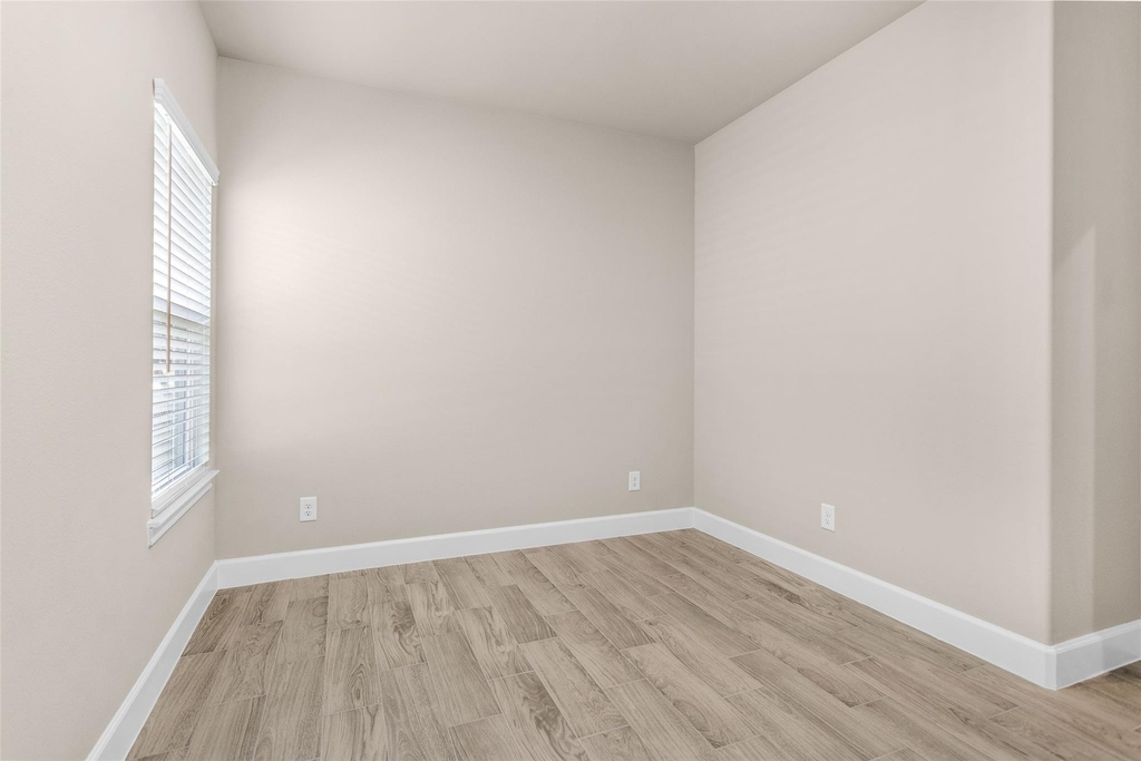 496 Golden Street - Photo 10
