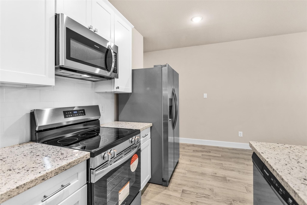 496 Golden Street - Photo 7